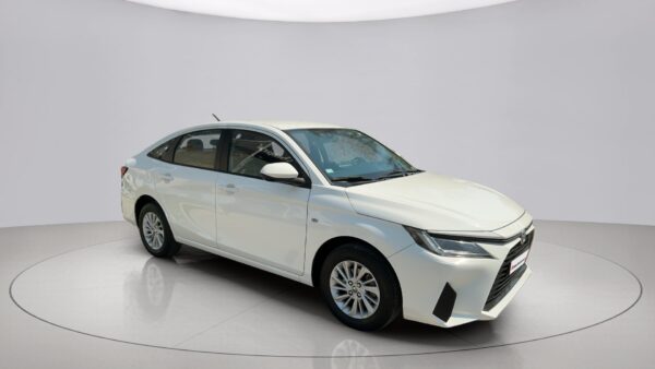 Toyota Yaris Essence (2023)