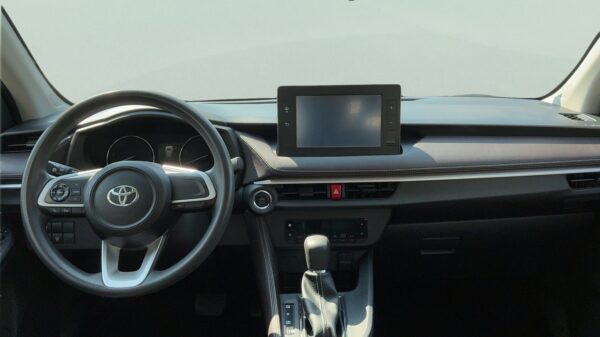 Toyota Yaris Essence (2023)