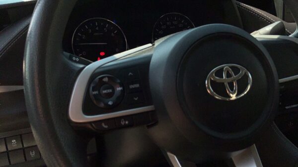 Toyota Yaris Essence (2023)